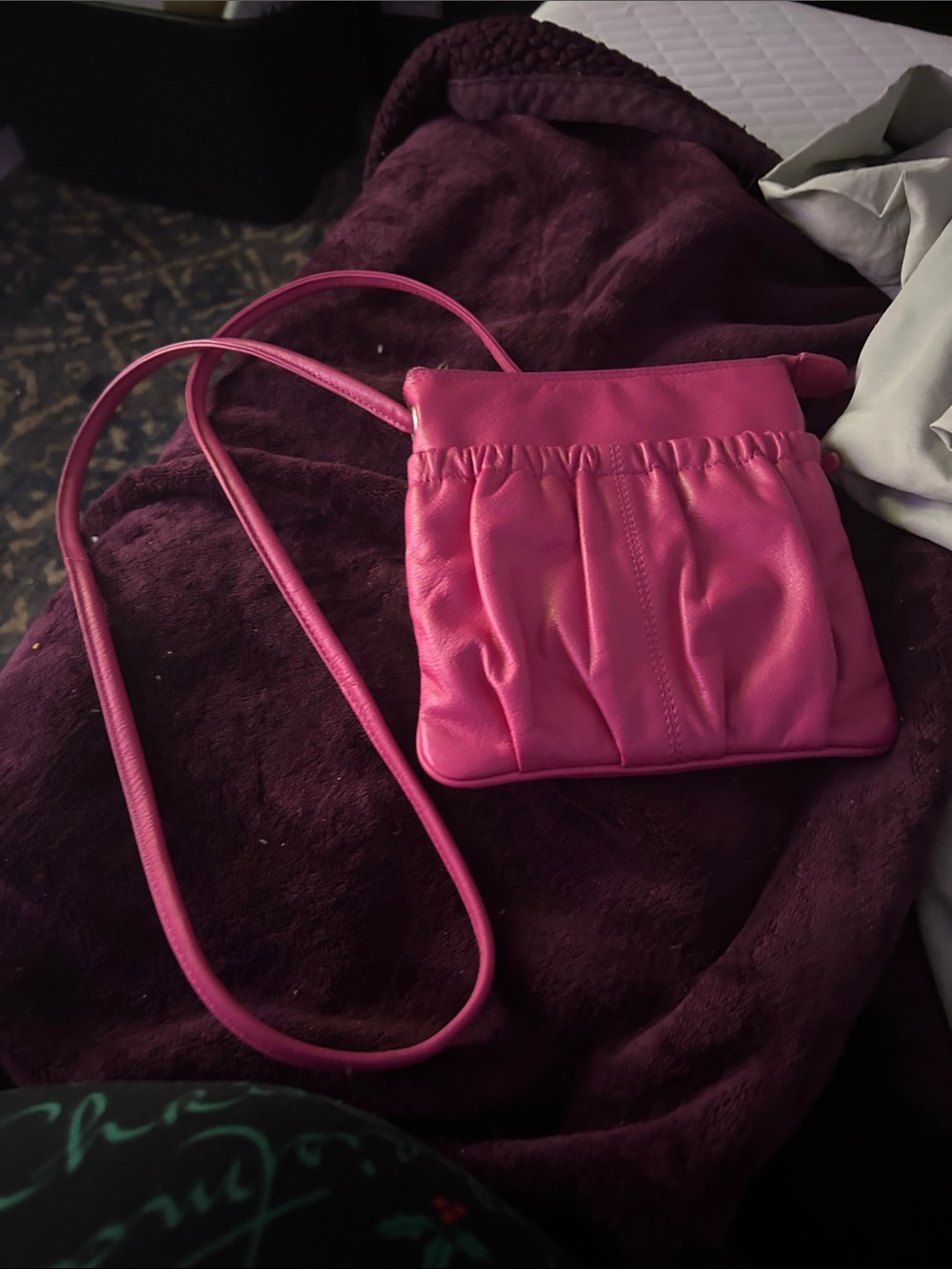 iLi Vibrant Pink Leather Crossbody Bag NWOT - Picture 3 of 10